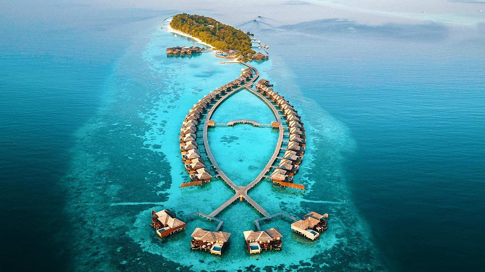 Maldives Bliss: Beach to Lagoon Luxury